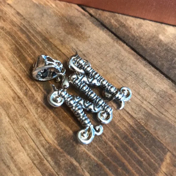 Barbara Bixby Silver Initial Pendant M - Picture 3 of 9